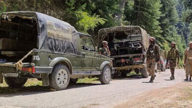Photo of सुरक्षाबलों ने मेंढर के जंगल में 3 आतंकियों को घेरा, भीषण मुठभेड़ जारी