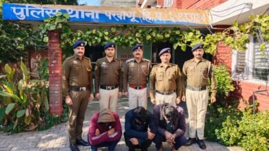 Photo of परवाणू पुलिस ने ऑनलाइन ठगी के 3 जालसाज, राजस्थान के उदयपुर से किए गिरफ्तार, चीन में पार्सल भेजने के लिए आधार कार्ड का प्रयोग होने का दिखाते थे भय