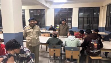 Photo of सोलन पुलिस द्वारा लगातार नशे के ख़िलाफ़ कार्यवाही करते हुए जहां एक ओर *सप्लाई रिडक्शन* को टारगेट करके नशा ख़ासकर चिट्टा की आपूर्ति ख़त्म की जा रही है वही दूसरी ओर *डिमांड रिडक्शन* को टारगेट करके सोलन पुलिस की *रुस्तम योजना* के तहत सोलन ज़िला के युवाओं को नशे के ख़िलाफ़ जागरूक किया जा रहा है और साथ ही सकारात्मक कार्यों और खेलों में उनकी सहभागिता भी सुनिश्चित की जा रही है।