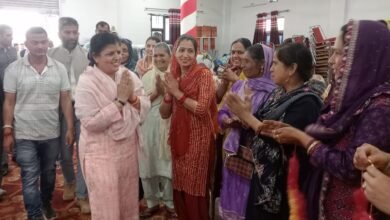 Photo of जनसमस्याओं के समाधान के लिए म्योल व दरकाटा पहुंची कमलेश ठाकुर बोली… लोगों की समस्याओं दूर कर गांवों का विकास उनकी प्राथमिकता