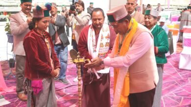 Photo of नेसंगिक सौंदर्य, देव परंपराओं, सांस्कृतिक विविधताओं की अनूठी संस्कृति बनाती है किन्नौर की वैश्विक पटल पर साहित्यक पहचान – जगत सिंह नेगी किन्नौर जिला के आईस स्केटिंग रिंक कल्पा में आयोजित किए जा रहे दो दिवसीय किन्नौर किन्नौर लिटरेचर फेस्टिवल का शुभारंभ किया किन्नौर जिला की समृद्ध संस्कृति से उपस्थित लोगों को किया ज्ञानवर्धक