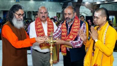 Photo of प्रभु की कथा एक परिवर्तन, एक क्रांति है : रुपेश्वरी  • कर्ण नंदा, हेमराज भारद्वाज, स्वामी गिरिधरानंद, स्वामी धीरानंद ने दीप प्रज्वलन कर किया शुभारंभ