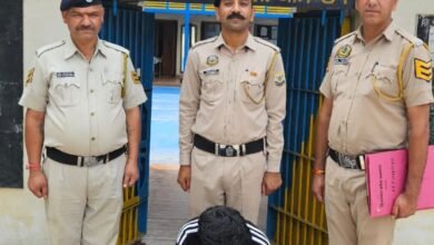 Photo of सोलन पुलिस की बड़ी कार्रवाई: कुख्यात नशा तस्कर उवेद खान PIT NDPS एक्ट के तहत निवारक हिरासत में भेजा गया