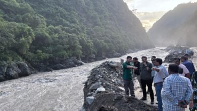 Photo of एनएच-03 पर मंडी से कुल्लू के मध्य वाहनों की आवाजाही शुरू, वाया कमांद भी भेजे जा रहे छोटे वाहन*
