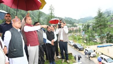 Photo of राज्यपाल ने सिराज विधानसभा क्षेत्र के आपदा प्रभावित क्षेत्रों का दौरा किया  राहत सामग्री की वितरित  राज्यपाल शिव प्रताप शुक्ल ने आज मंडी जिला के सिराज