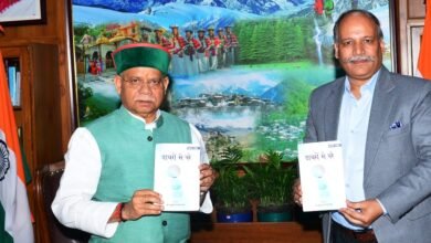 Photo of राज्यपाल ने किया काव्य-संकलन ‘दायरों से परे’ का विमोचन