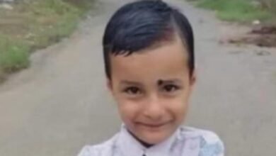 Photo of पठानकोट में बह गया छह साल का मासूम: पैर फिसलने से खड्ड में गिरा आधा किमी दूर झाड़ियों में फंसा, चली गई जान*