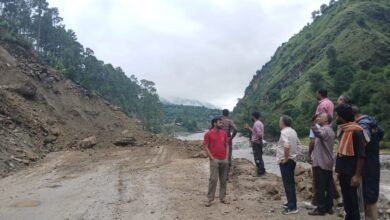 Photo of बनाला में बहाल हुआ एनएच, कुल्लू की तरफ निकाले जा रहे वाहनः उपायुक्त