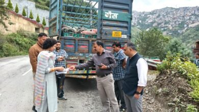 Photo of निरीक्षण के दौरान जब्त किये 3 वाहन और कुल 372 अवैध सिलेंडर