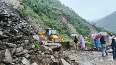 Photo of उपायुक्त चंबा की निगरानी में सुविधाएं बहाल करने के लिए दिन रात कार्य कर रहे हैं अधिकारी व कर्मचारी,