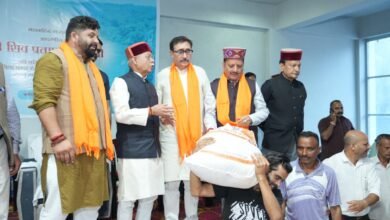 Photo of राज्यपाल ने चंबा में वितरित की 600से अधिक राहत किट