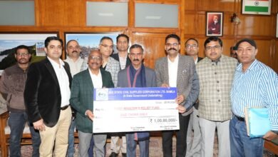 Photo of मुख्यमंत्री राहत कोष हेतु निगम ने एक करोड़ रुपये का योगदान, मुख्यमंत्री को अंतरराष्ट्रीय श्री रेणुका जी मेले का आमंत्रण