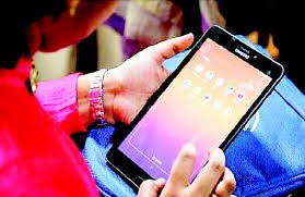 Photo of सिर्फ सरकारी स्कूलों के टॉपर्स को मिलेंगे टैबलेट, योजना में बड़ा बदलाव करेगी सरकार