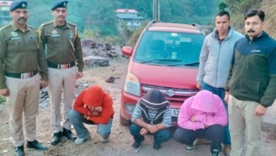 Photo of कुनिहार में नाकाबंदी के दौरान 3 युवक चिट्टा सहित गिरफ्तार, बैगनार गाड़ी जब्त—NDPS एक्ट में केस दर्ज