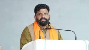 Photo of चुराह विधायक डॉ. हंसराज पर फिर लाइव आकर युवती ने लगाए गंभीर आरोप, कहा—आखिरी दम तक लड़ाई जारी रखूंगी