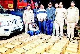 Photo of बंगाणा पुलिस की बड़ी कार्रवाई: कार से पकड़ी गई 60 पेटियां अवैध शराब, एक आरोपी गिरफ्तार