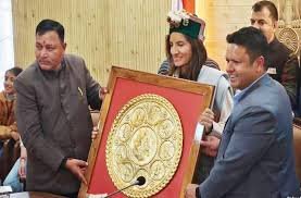 Photo of रोहड़ू पहुंची महिला क्रिकेट स्टार रेणुका सिंह ठाकुर, प्रशासन ने किया भव्य स्वागत व सम्मान