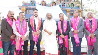 Photo of पालमपुर में श्री श्री रविशंकर के साथ मुख्यमंत्री की पूजा-अर्चना, हिमाचल में ऑस्टियोपैथी कॉलेज खोलने की इच्छा व्यक्त