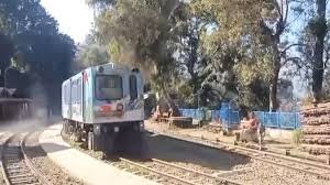 Photo of कालका–शिमला ट्रैक पर पहुँचा तीन-बोगी ट्रेन सेट, पर्यटकों की यात्रा होगी और आरामदायक