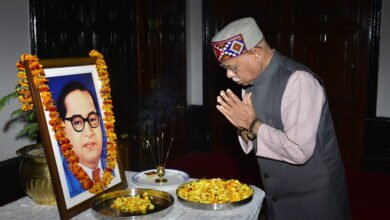 Photo of राज्यपाल ने महापरिनिर्वाण दिवस पर भारत रत्न डॉ. बी.आर. अम्बेडकर को श्रद्धांजलि अर्पित की