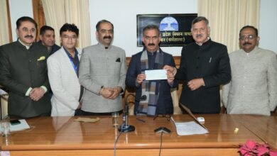 Photo of HIMUDA ने मुख्यमंत्री सुख आश्रय कोष के लिए 11 लाख रुपये का योगदान दिया