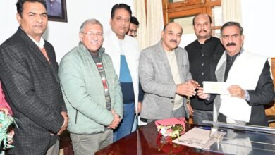 Photo of मुख्यमंत्री को राहत कोष हेतु चेक भेंट, जन समस्याएँ सुनीं