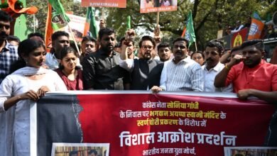 Photo of सोनिया गांधी का सबरीमाला सोना घोटाले के अभियुक्त से मिलना संदेहास्पद: अनुराग सिंह ठाकुर 