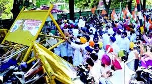 Photo of Punjab DM सुसाइड केस में बड़ा मोड़: पूर्व मंत्री Laljit Singh Bhullar व पिता पर FIR, गिरफ्तारी की मांग पर अड़ा परिवार, विपक्ष का जोरदार प्रदर्शन