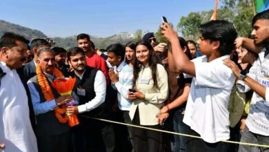 Photo of सुंदरनगर पहुंचे मुख्यमंत्री सुक्खू, पॉलिटेक्निक ग्राउंड हेलिपैड पर कार्यकर्ताओं व स्थानीय लोगों ने किया स्वागत