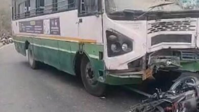 Photo of देहरा: खबली में HRTC बस और बाइक की जोरदार टक्कर, बाइक सवार युवक की मौके पर मौत