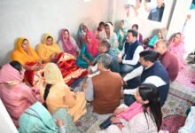 Photo of गोपालपुर पहुंचे जयराम ठाकुर, परिजनों से मिलकर जताया दुःख; जांच और कानून व्यवस्था पर उठाए सवाल