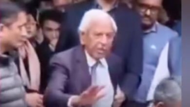 Photo of पूर्व छात्र की संदिग्ध मौत से सुलगा परिसर, न्याय की मांग को लेकर छात्रों का प्रदर्शन