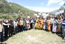 Photo of नारी शक्ति वंदन अधिनियम पर विपक्ष पर जयराम ठाकुर का हमला, थुनाग में महिलाओं संग रोष प्रदर्शन; DGP पत्र विवाद पर सरकार को घेरा, PMGSY-3 विस्तार पर PM मोदी का जताया आभार