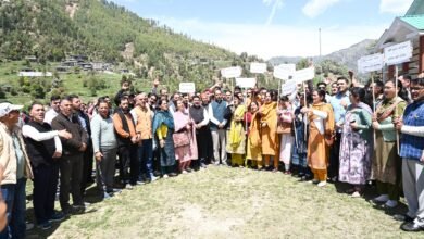 Photo of नारी शक्ति वंदन अधिनियम पर विपक्ष पर जयराम ठाकुर का हमला, थुनाग में महिलाओं संग रोष प्रदर्शन; DGP पत्र विवाद पर सरकार को घेरा, PMGSY-3 विस्तार पर PM मोदी का जताया आभार