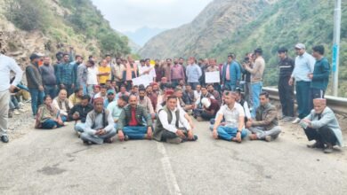 Photo of राख ले पास पर चक्का जाम: एनएच 154-A की बदहाल स्थिति पर विधायक डॉ. जनक राज का तीखा विरोध