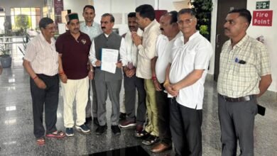 Photo of कांगड़ा में टैक्सी-ट्रक ऑपरेटरों की मुख्यमंत्री से मुलाकात, फिटनेस सुविधा की उठाई मांग