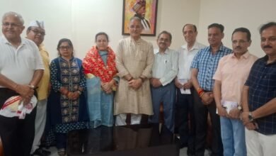 Photo of योग और प्राकृतिक चिकित्सा पर आधारित डॉ. जैन की पुस्तक का राज्यपाल ने किया विमोचन
