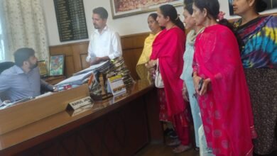 Photo of पंचायत चुनावों में मिड डे मील और आंगनवाड़ी वर्करों की ड्यूटी का विरोध, सीटू ने प्रशासन को सौंपा ज्ञापन