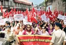 Photo of सैलरी को सडक़ पर संग्राम, शिमला में 4000 से अधिक आंगनबाड़ी वर्कर्स-हेल्पर्स ने किया प्रदर्शन