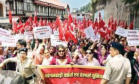Photo of सैलरी को सडक़ पर संग्राम, शिमला में 4000 से अधिक आंगनबाड़ी वर्कर्स-हेल्पर्स ने किया प्रदर्शन
