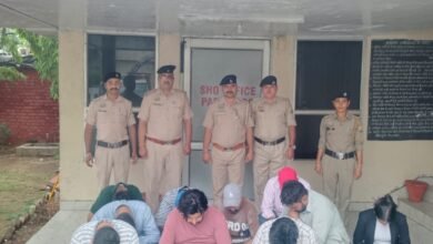 Photo of परवाणू के होटल में जुए पर पुलिस का छापा, महिला समेत 10 गिरफ्तार, ₹78 हजार नकद बरामद