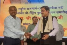 Photo of ₹20 करोड़ की लागत से बने खजूरना पुल का सांसद सुरेश कश्यप ने किया लोकार्पण