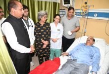 Photo of भाजपा नेताओं ने आईजीएमसी में हर्ष महाजन का कुशलक्षेम जाना, शीघ्र स्वास्थ्य लाभ की कामना की