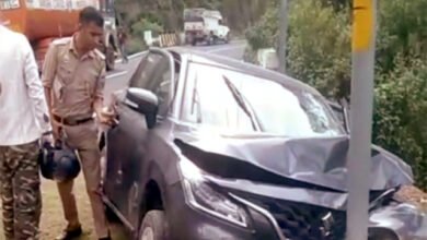 Photo of सोलन मे कैदी को गाड़ी में लेकर लौट रहे थे पुलिस वाले…रास्ते में हो गया भयानक हादसा, सड़क किनारे बैठी महिला की गई जान