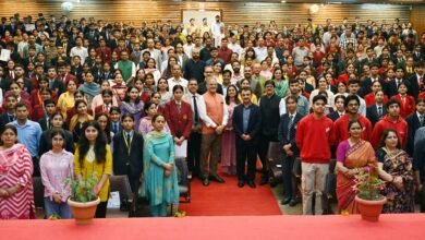 Photo of शिमला के 600 मेधावी छात्रों को राज्यपाल ने किया सम्मानित, युवाओं को ग्रीन एंटरप्रेन्योरशिप अपनाने का दिया संदेश