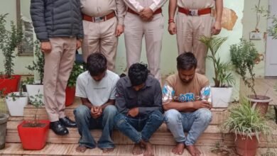 Photo of सोलन में पत्नी की हत्या की साजिश नाकाम: गला रेतकर 100 मीटर गहरी खाई में फेंका, पुलिस ने आधे घंटे में तीन आरोपी दबोचे