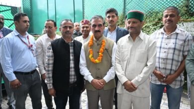 Photo of भाजपा के वरिष्ठ नेता बृज लाल 300 से अधिक समर्थकों सहित कांग्रेस में शामिल