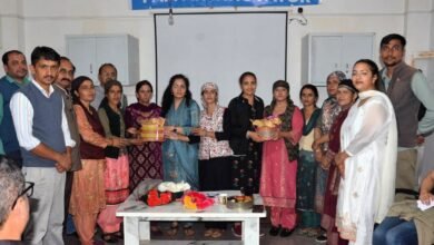 Photo of आकांक्षी विकासखंड कुपवी में विकास कार्यों की प्रगति की केंद्रीय प्रभारी अधिकारी कृतिका कुल्हारी ने की समीक्षा