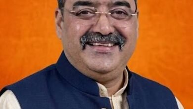 Photo of टैक्सी ऑपरेटर सड़कों पर, सरकार बेपरवाह—12 साल की परमिट अवधि का फैसला अव्यावहारिक, हजारों परिवारों की रोजी-रोटी पर संकट : विनय शर्मा