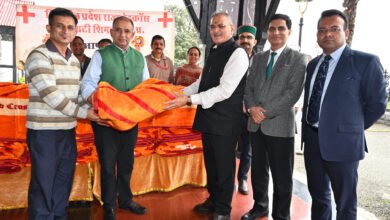 Photo of राज्यपाल कविंदर गुप्ता ने IGMC शिमला के बाल चिकित्सा वार्ड के लिए बांटे 40 कंबल